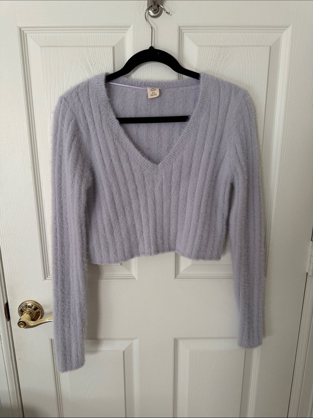 Urban Outfitters Lavender V-Neck Fuzzy Cropped Sweater medium